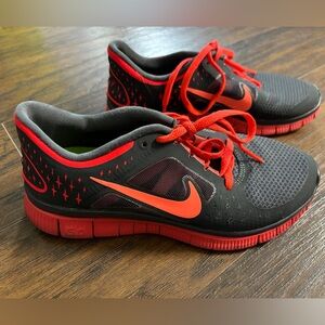 women’s Nike free run 3 size 6. dark grey and bright pink